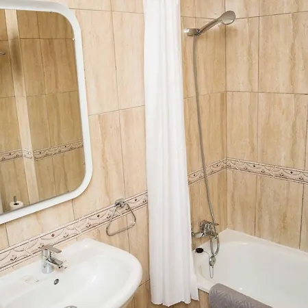 2 Bdr In Mar Pm120 Pool Parking