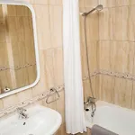 2 Bdr In Mar Pm120 Pool Parking